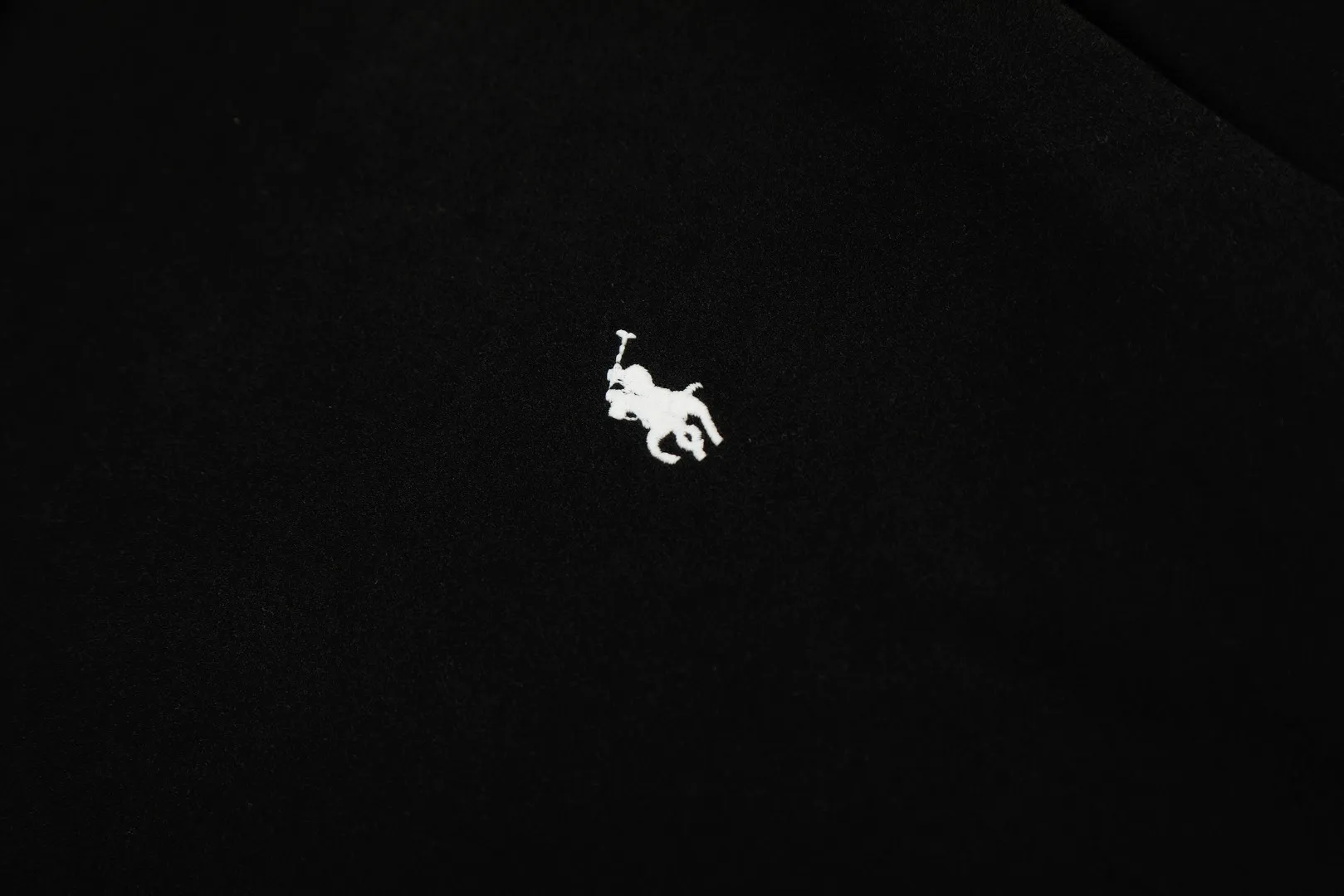P190 Top quality" Style number: DS606# (not off the shelves all year round) [Ralph Lauren half turtleneck solid color pony embroidery logo basic round neck long sleeves] ✅Ralph Lauren Ralph Lauren classic basic versatile unisex half turtleneck pullover German velvet long sleeves ✅Main supply platform live broadcast Wholesale entities Replenish when out of stock Not off the shelves ✅ZP quality 1:1 version Scan the code to enter the GF website Counter quality ✅Detailed quality The only one in Guangzhou 280g German velvet fabric is comfortable and warm. It focuses on high-end and cost-effective. Needless to say good quality. ✅The version is restored to the original order. The maximum size can be worn up to 180 pounds. Loose, comfortable and stress-free. ✅The upper body is simple and easy to match. A must-have item for ootd. Good-looking clothes are never picky. A must-have in couples' wardrobes. Size: